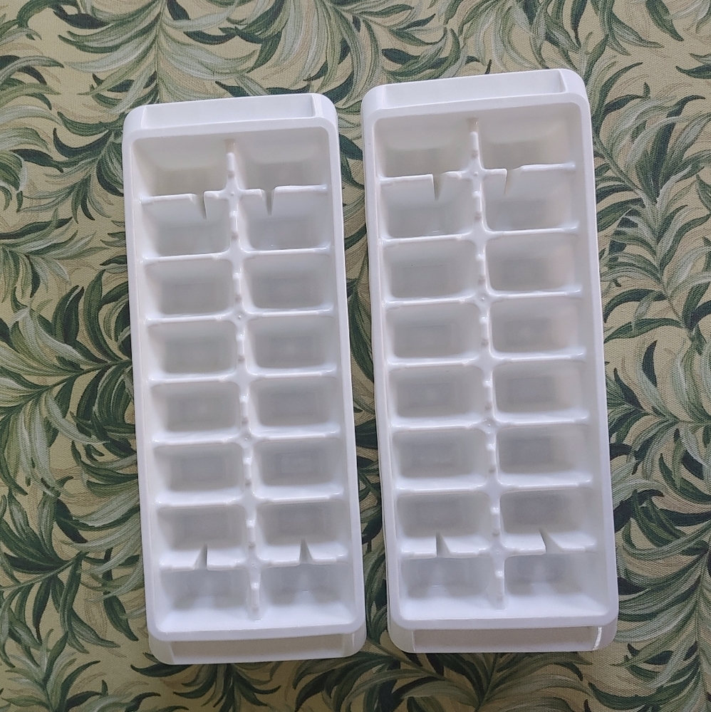 FREE Stackable Ice Cube Trays
